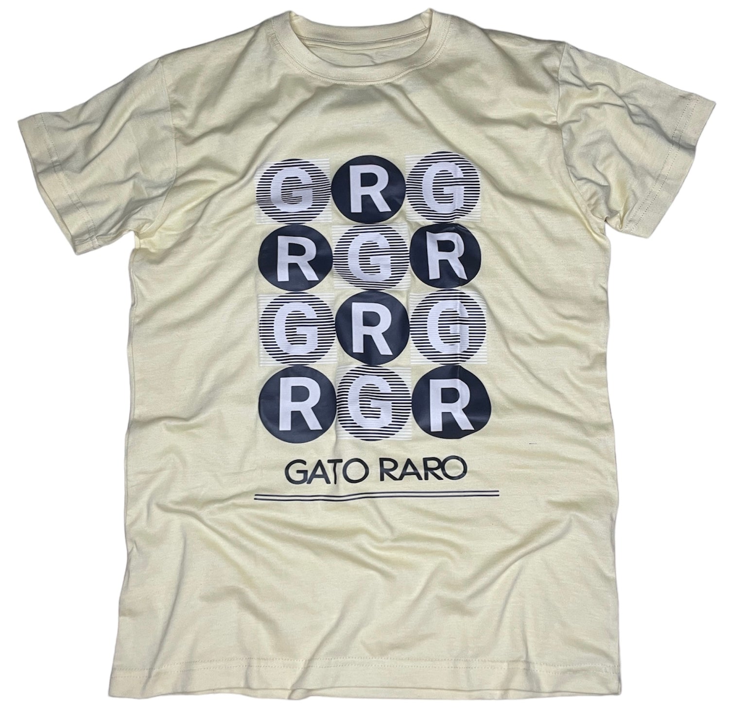 This chic beige shirt from Gato Raro features a slim fit and eye-catching monochrome geometric print. Crafted with great quality, it's perfect for expressing your style while ensuring comfort and modern sophistication.